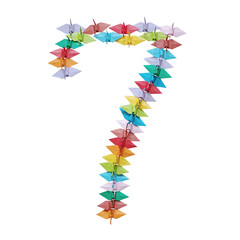 折り紙の鶴で作った数字の7。透過背景。