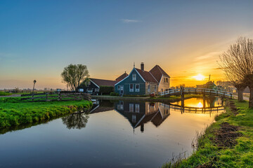 Obraz premium Sunrise at Zaanse Schans village with Dutch traditional house near Amsterdam Netherlands
