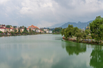 Fototapeta na wymiar Northern Vietnam, city of Sapa, view on the lake 