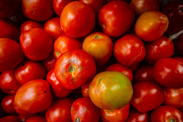 tomatoes sold in traditional markets