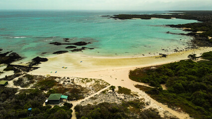 Vista Aérea Playa el Garrapatero, Isla Santa Cruz, Galápagos.