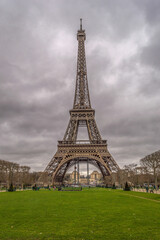Fototapeta na wymiar Vertical shot of the Eiffel tower with the gray skyline in the background, Paris, France