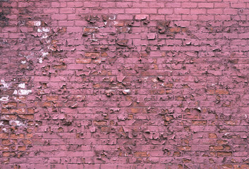 Obraz premium Зurple brick wall with peeling paint for a vintage effect