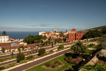 Fototapeta na wymiar Jardín Victoria en el pueblo de La Orotava, Tenerife. Islas Canarias. 