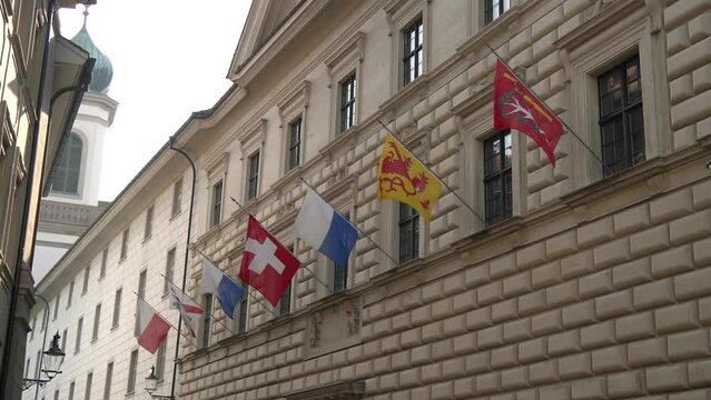 Fahnen in Luzern im Wind