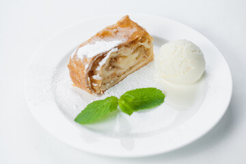 vanilla cream with mint