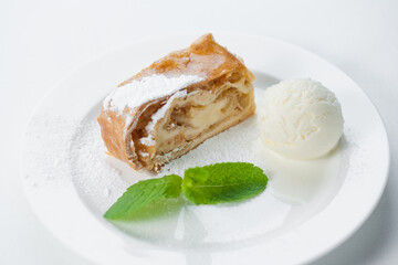 vanilla cream with mint