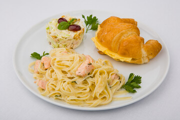 pasta with salmon and cheese