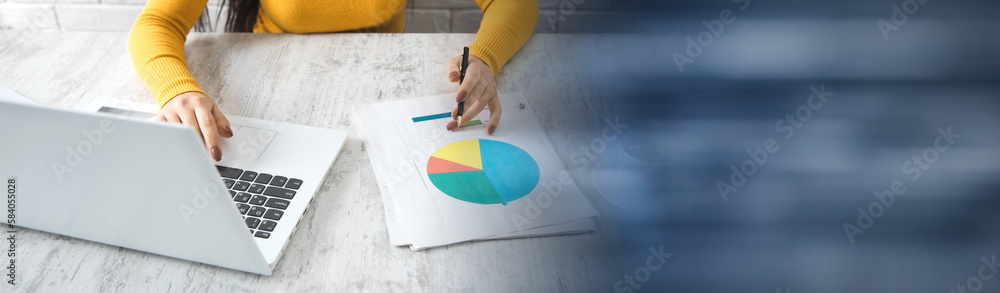 Aufkleber woman hand graph with computer on table