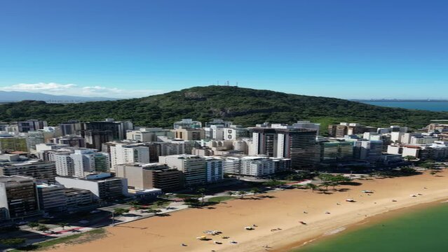 Imagem vertical a&eacute;rea de Vila Velha, mostrando a Praia da Costa, 3&ordf; Ponte e o Convento da Penha.