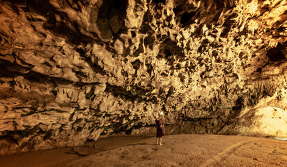 Fototapeta na wymiar Admire the mystical beauty of Nguom Ngao cave in Dam Thuy commune, Trung Khanh district, Cao Bang, Vietnam