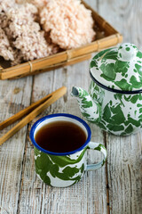 a cup of coffee with crackers
