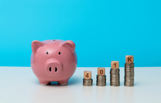 Piggy bank with word 401k