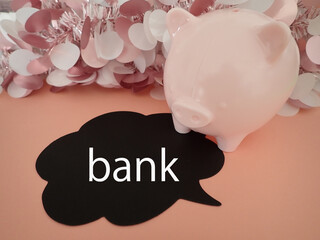 ブタの貯金箱に吹き出し、bank銀行の単語