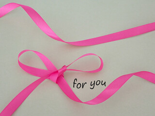 ピンクのリボンとfor yuuの単語