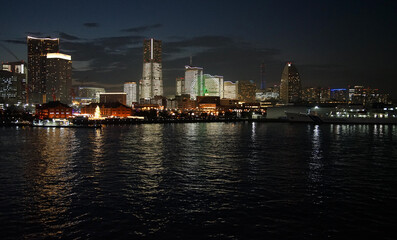 Fototapeta na wymiar night view of bay city