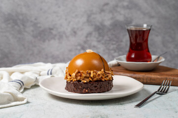 Round caramel cake. Hazelnut and cream portion cake