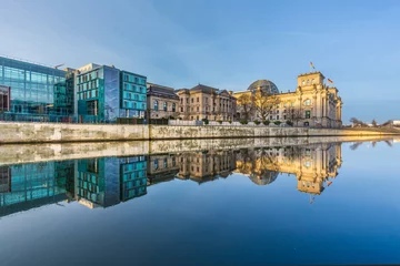 Fototapeten Reichstag with reflection in river Spree © travelview