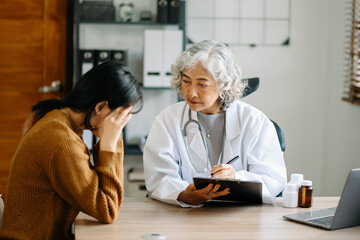 Obraz premium Psychology, depression. Suffering asian old woman, consulting with psychologist, psychiatrist while patient counseling mental problem. Encouraging, therapy, health care..