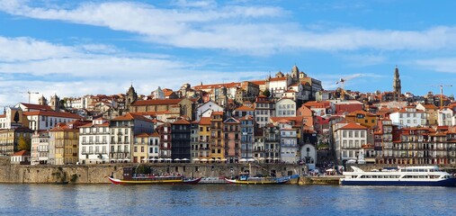 Fototapeta na wymiar Tiny Porto (Portugal)