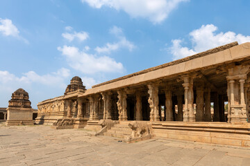 Obraz premium Ancient stone architecture of Krishna temple at Hampi Karnataka, India built in the 15th Century