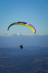 Paramoteur en montagne parapente