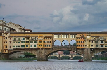 Obraz premium Ponte Vecchio at sunset seen from a boat on the Arno River in Florence, Tuscany, Italy