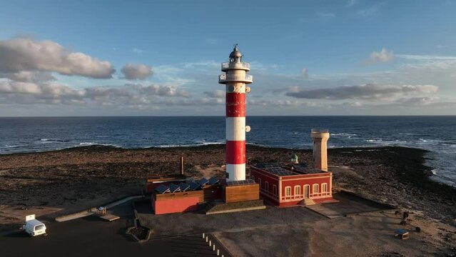 Faro del Tost&oacute;n en Fuerteventura, a vista de drone en 4k 60 fps.