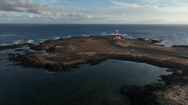 Faro del Tost&oacute;n en Fuerteventura, a vista de drone en 4k 60 fps.