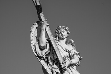 Obraz premium Angel with Cross Statue on Ponte Sant'Angelo in Rome, Italy