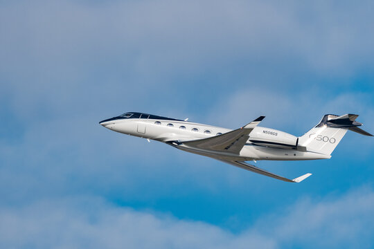 Gulfstream GVII-G500 business jet leaving Zurich in Switzerland 20.1.2023