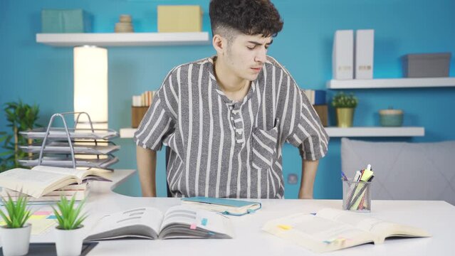 Student, dizziness.
The student who gets dizzy while getting up. While studying at home, he gets up and gets dizzy.
