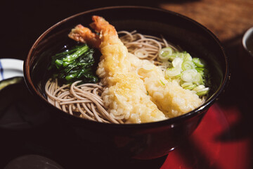 温かい海老の天ぷら蕎麦