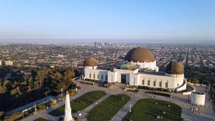 Obraz premium areal view of Griffith observatory with city of Los Angeles in background