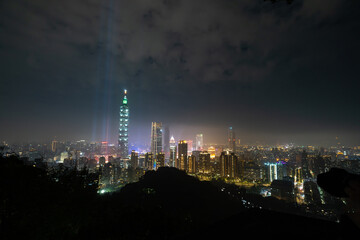 摂影平台から見る台北101と信義区の夜景 - obrazy, fototapety, plakaty