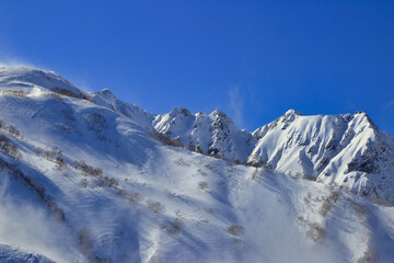 厳冬期の唐松岳、八方尾根の風景