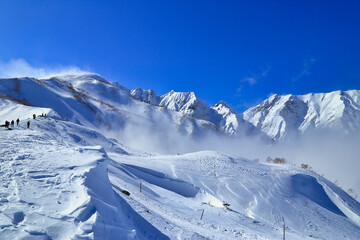 厳冬期の唐松岳、八方尾根の風景