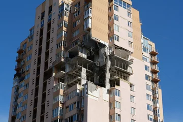 Rolgordijnen Russian missile damaged multi-storey dwelling building in Kiev city, Ukraine © Harmony Video Pro