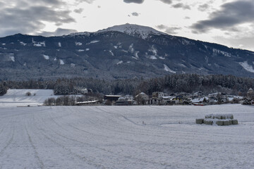 Fototapeta na wymiar Panoramic view of beautiful winter wonderland mountain scenery in the Alps