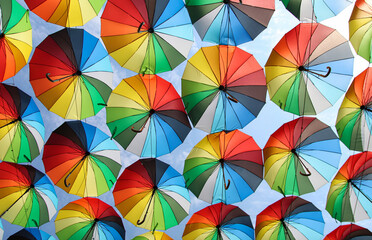 Fototapeta na wymiar many colorful umbrellas against the blue sky