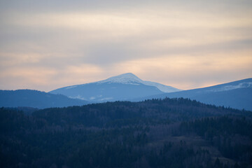 Fototapeta na wymiar View of the top of Babia Góra in winter