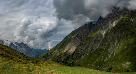 Obraz na płótnie Canvas Beautiful mountainous landscape of Mont Blanc