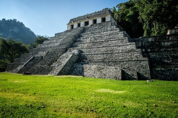 Fototapeta na wymiar Scenic view of Palenque ruins and pyramids under blue sky in Mexico