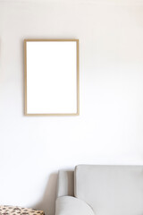 Mockup de cerca cuadro en blanco en pared blanca