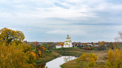 Fototapeta na wymiar Autumn landscapes of the ancient city of Suzdal.