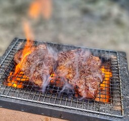 Steaks auf dem Konro Grill