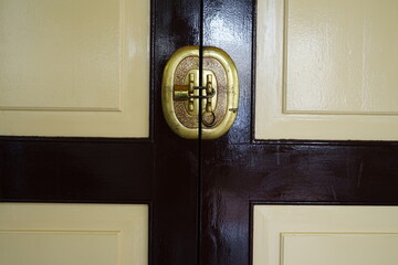 door handle and key