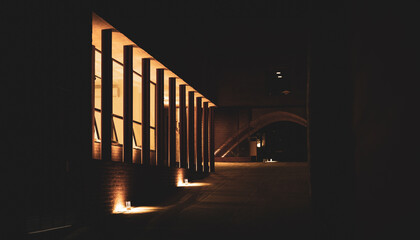 Arquitectura, noche, luces calidas
