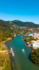 Naklejka premium Ilha Praia Paisagem Natureza Paradisiaca Floripa Barra da Lagoa Florianopolis Santa Catarina Litoral Canal Mar Oceano Atlantico Trilha Pedras Rochas Verão Brasileiro Brasil Turismo Turístico Temporada