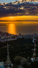 Paisagem Urbana Cidade Florianopolis Centro Trindade Itacorubi Beira Ilha Mar Baía Norte Morro da Cruz Prédios Arquitetura Engenharia Urbanismo Santa Catarina Por do Sol Drone Aérea